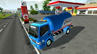Mobil Truk Tangki Pertamina Warna biru Isi spbu Mobil Simulator. screenshot 2
