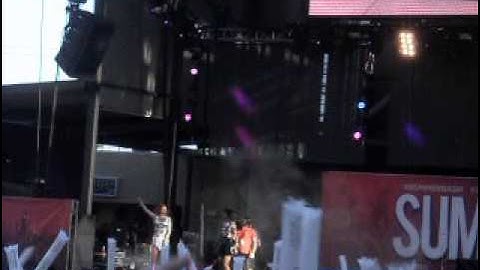 Icona Pop Performing I Love It At Chicago