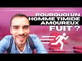 Pourquoi un homme timide amoureux fuit 