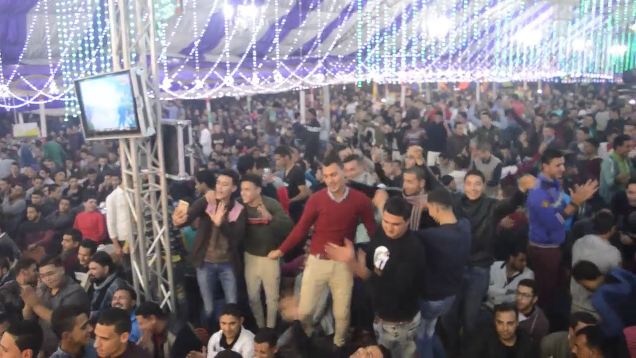 مزمار يا اولى القبلتين من مليونيه كتكوت وشوف الفرح عمل ازاى كميه ناس ملهاش عدد والفرح كله ع الكراسى