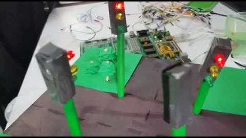 Semáforo de 4 vías con Maqueta