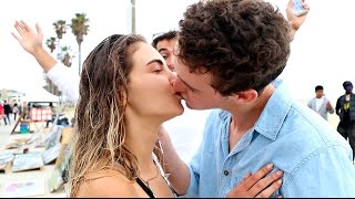 Learn A Simple Magic Trick To Get A Kiss!!! | Daniel Fernandez & Fan Magic