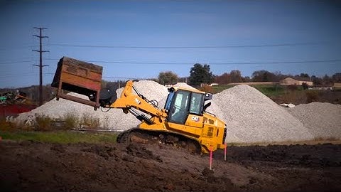 Cat® 963 Track Loader Does the Heavy Lifting