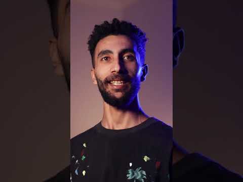 يمكن تشوفه جاهل من جاهلية الزمن الفائت يعبد كل حاجة عينه تشوفها بس السؤال هل فيه وسطنا اشخاص مثله