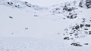 Avalanche on Mount Washington catches snowboarder in its path