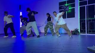 LATÍN MAFIA - Siento que merezco más || Coreografía ft Santiago Maya 