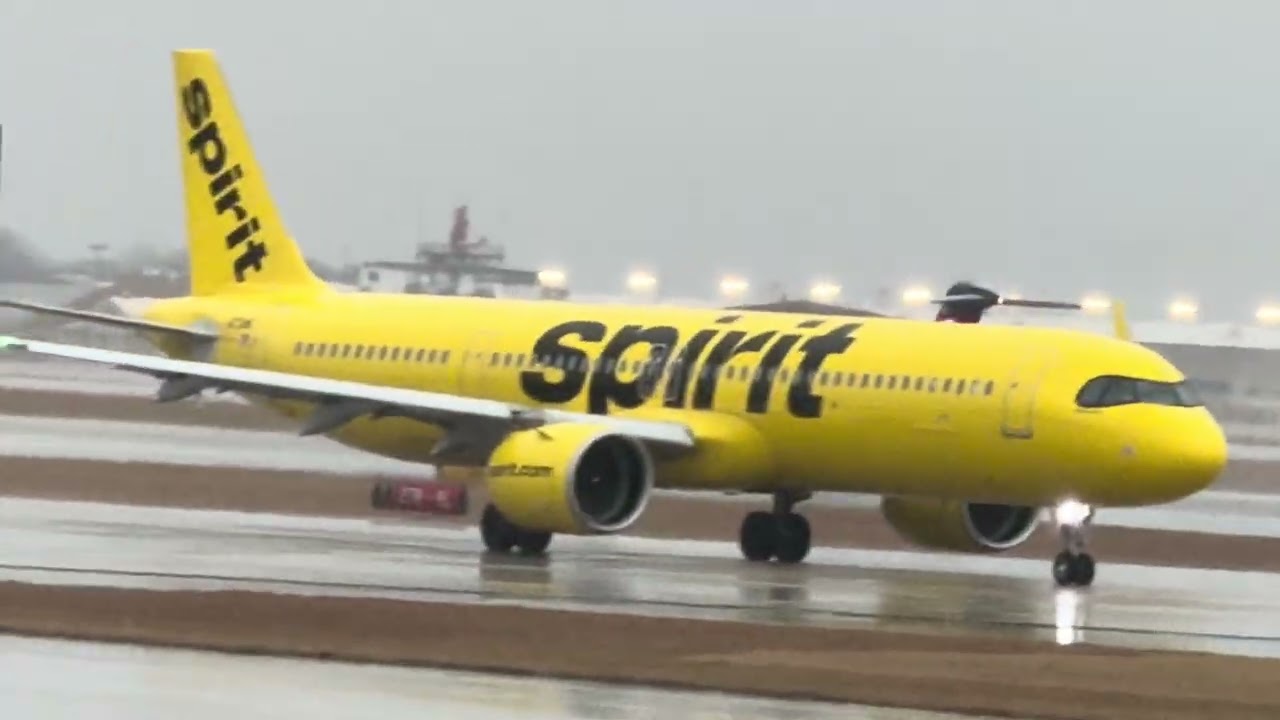 Rainy day Planespotting at Atlanta Airport