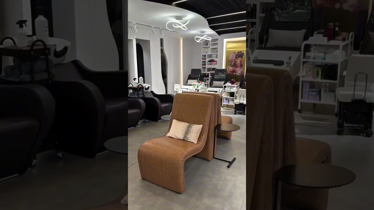 Ad Space | Inside Fresh Look Beauty Salon, Ray Hotel – Screens Connecting with Female Audiences