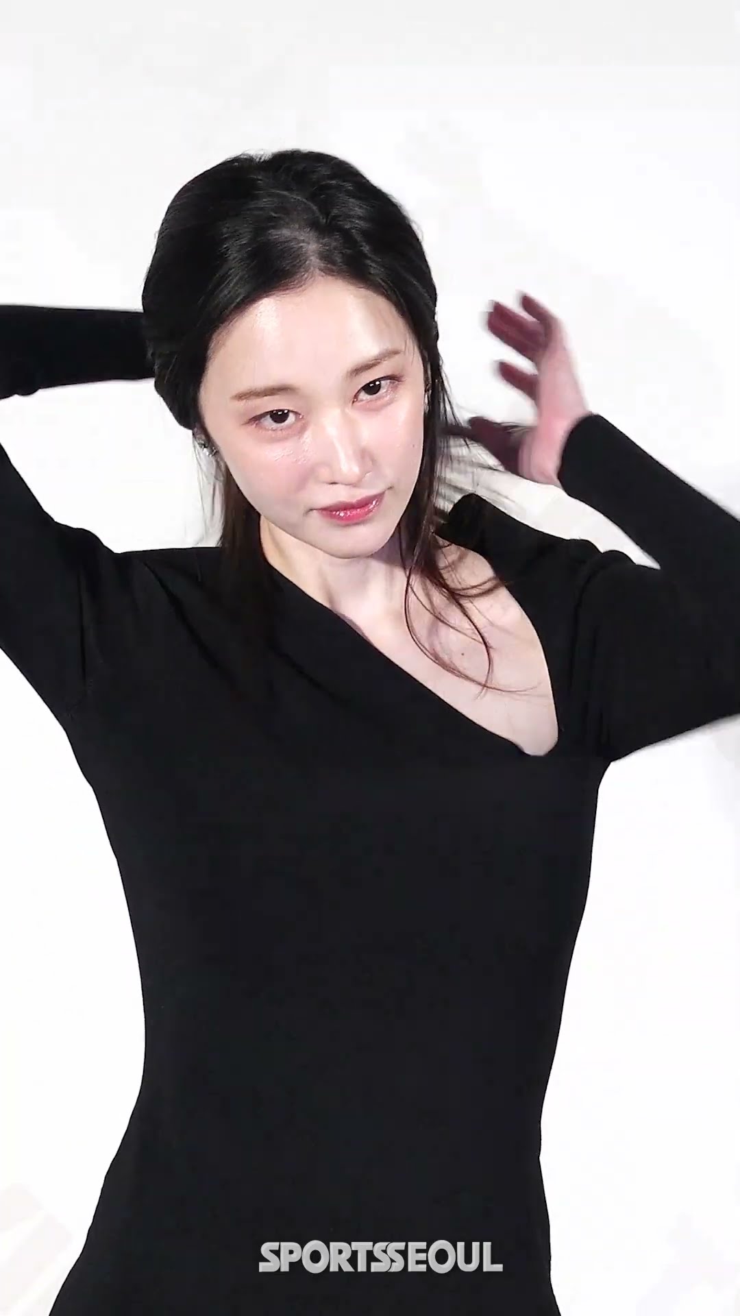 전종서, 밀착 원피스로 뽐낸 황금 골반 라인 #JunJongseo