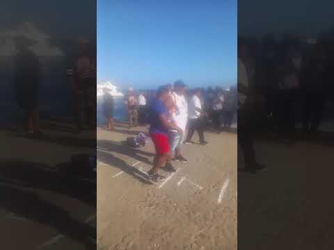 أقوى رجل في العالم شاهد لحظة سحب سفينة تزن 700 طن باسنان أشرف كابونجا على شواطئ الغردقة