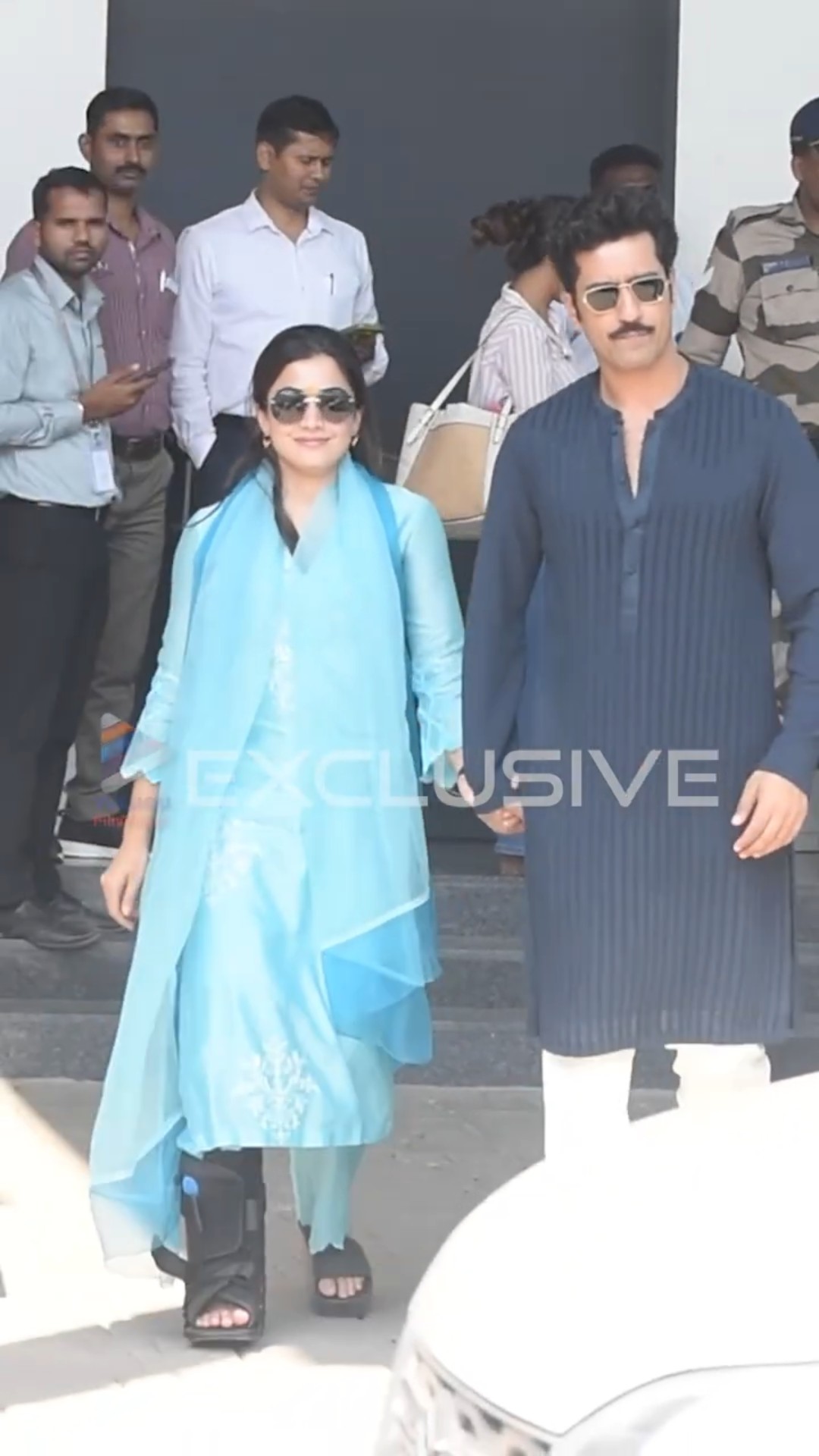 చాలా రోజుల తర్వాత మళ్ళీ నడుస్తూ కనిపించిన రష్మిక ❤️ | #Rashmika In Mumbai | #Shorts | #YTShorts