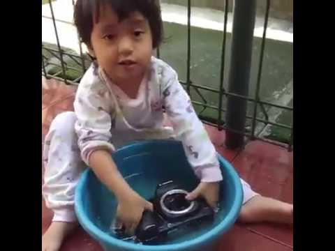 Canon 5D Mark III washed by a kid!!!