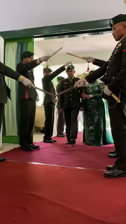 Upacara pernikahan sangkur pora TNI