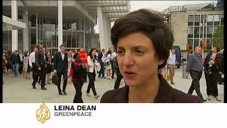 Greenpeace Activists Scale Londons Shard