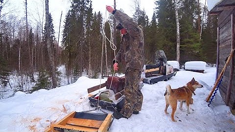 Приехал в избу, а там рыбак. Привёз целые сани вещей на ремонт. 1 серия. (Поход 19-20 марта 2023)