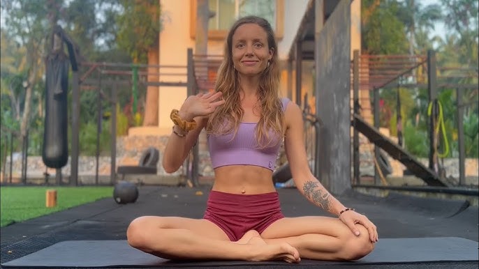 Lyubov Tixomirovaning yalangoch fotosurati