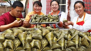 Sister Xia packs 2 flavors of zongzi, and my brother eats 8 at a time
