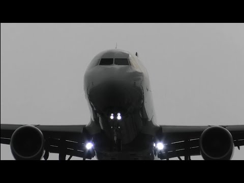 LaGuardia Airport NYC *LIVE* + ATC - Rwy 4 Erin Churns/Golden Hour/Sunset Finish 8-22-25 @2pm 1440p