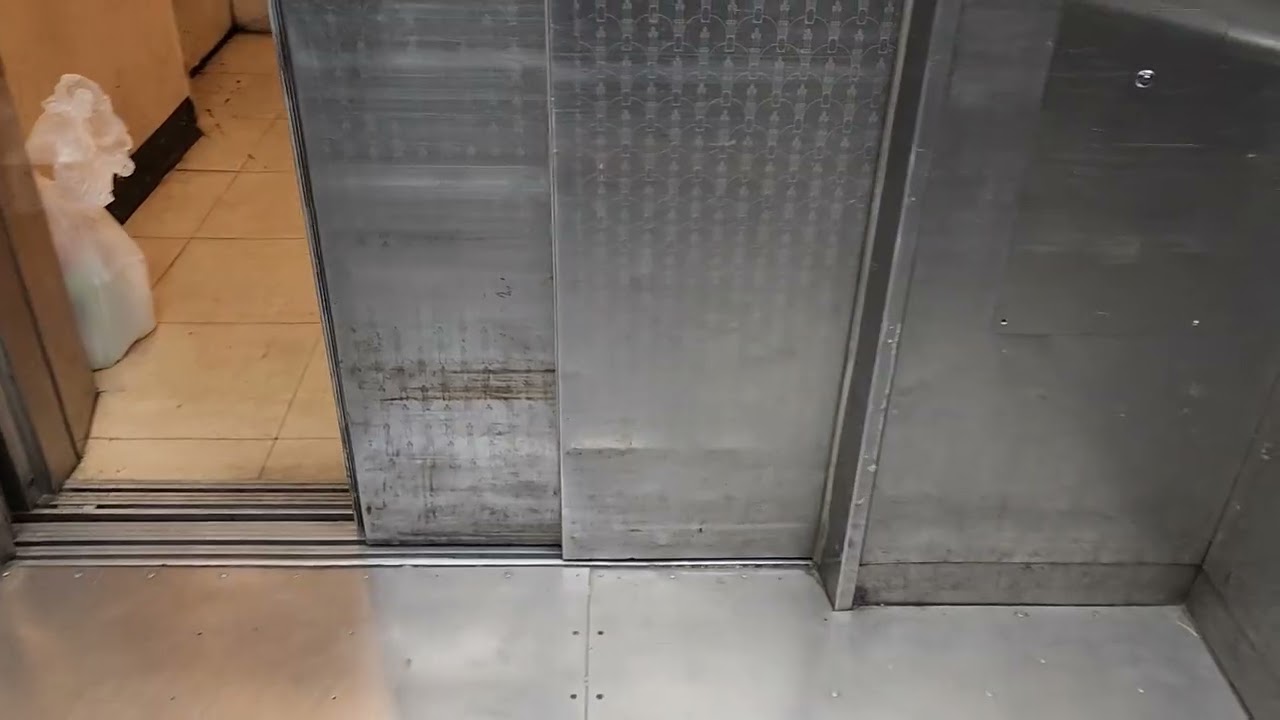 대구 동아백화점 수성점 본관 B5~9층 운행용 B구간 일방개폐형 화물용호기 삼일엘텍(구.후지테크엘리베이터) 탑사기(2026.01.31 촬영)