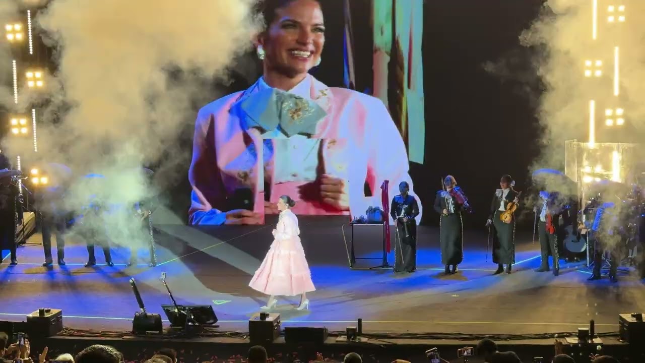 Natalia Jiménez y mariachi Gavilan de Plata 