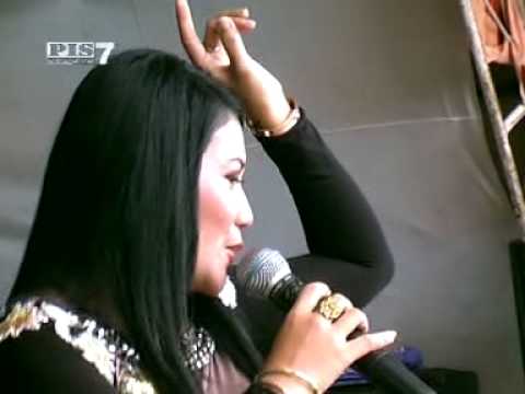 BERKELANA AYU MUSTIKA @CAMELIA Bojonegoro 2011