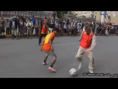 مشاركة الشيخ حمود سعيد المخلافي في لعب مع الشباب كرة القدم بطولة الشهداء