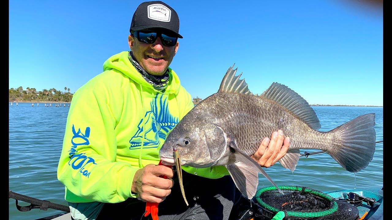 BRAWLING WITH A BIG UGLY Kayak Fishing Rockport Texas YouTube