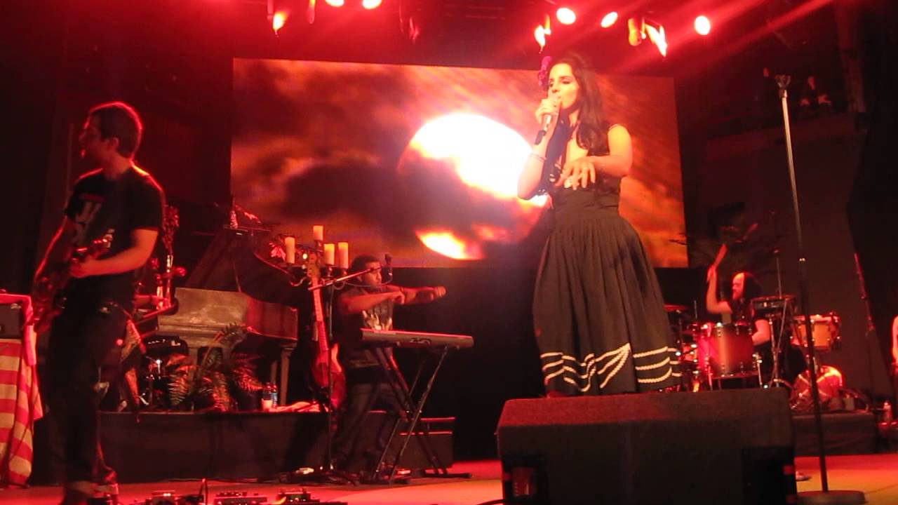 Lana del Rey - Summertime Sadness (Live @ La Riviera, Madrid 9/5/2013)