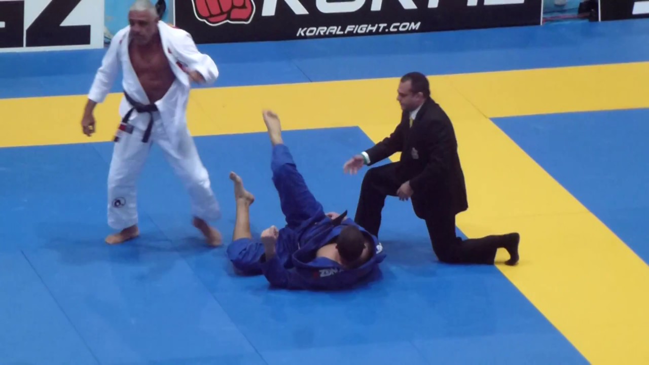Helvecio Penna vs Karim Khalifa - IBJJF European Open 2017 - Black Adult - Heavy