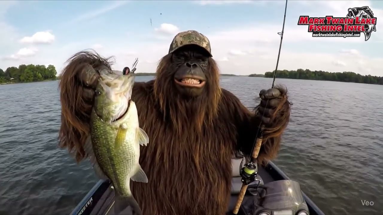 Weekend Fishing Trip with Wally. Swims and catches Bass!