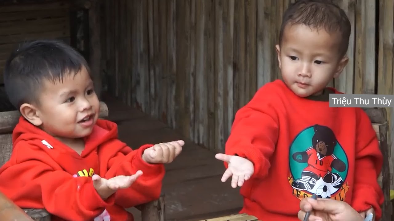 Мать-одиночка собирает урожай сои и ухаживает за овощами на ферме.