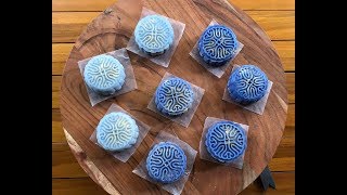 MaoShanWang Durian Snowskin Mooncake 猫山王榴莲冰皮月饼 | TheSugarCrumble