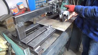 Guide with carriage for angle grinder