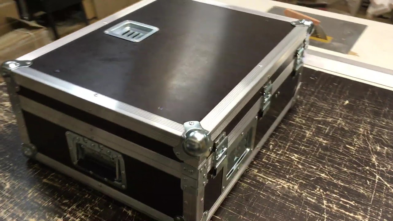 Кейс со встроенным монитором в крышке