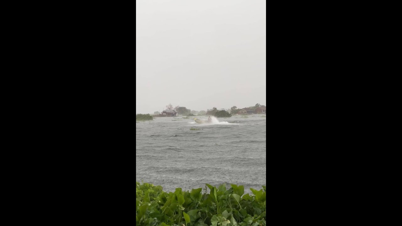 ល្ងាចមិញអ្នកទន្លេភ្លៀងខ្យល់ខ្លាំងណាស់ បងប្អូនអ្នកគោកមានភ្លៀងខ្យល់ទេ