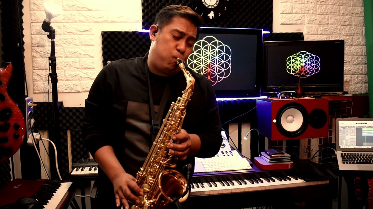 Everglow  - Coldplay Saxophone Cover