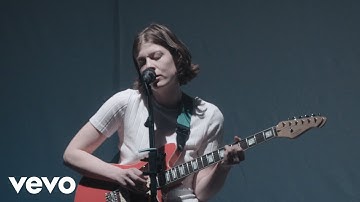 Porridge Radio - A Hole In The Ground (Official Video)