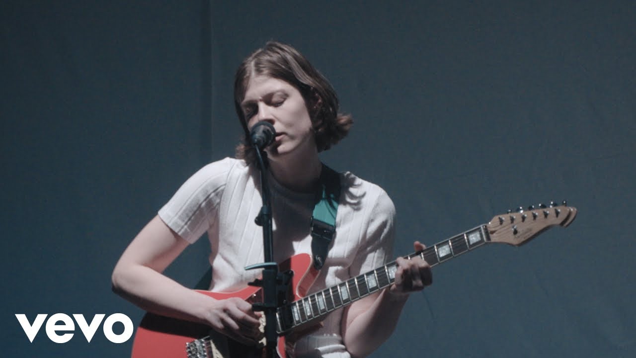 Porridge Radio - A Hole In The Ground (Official Video)