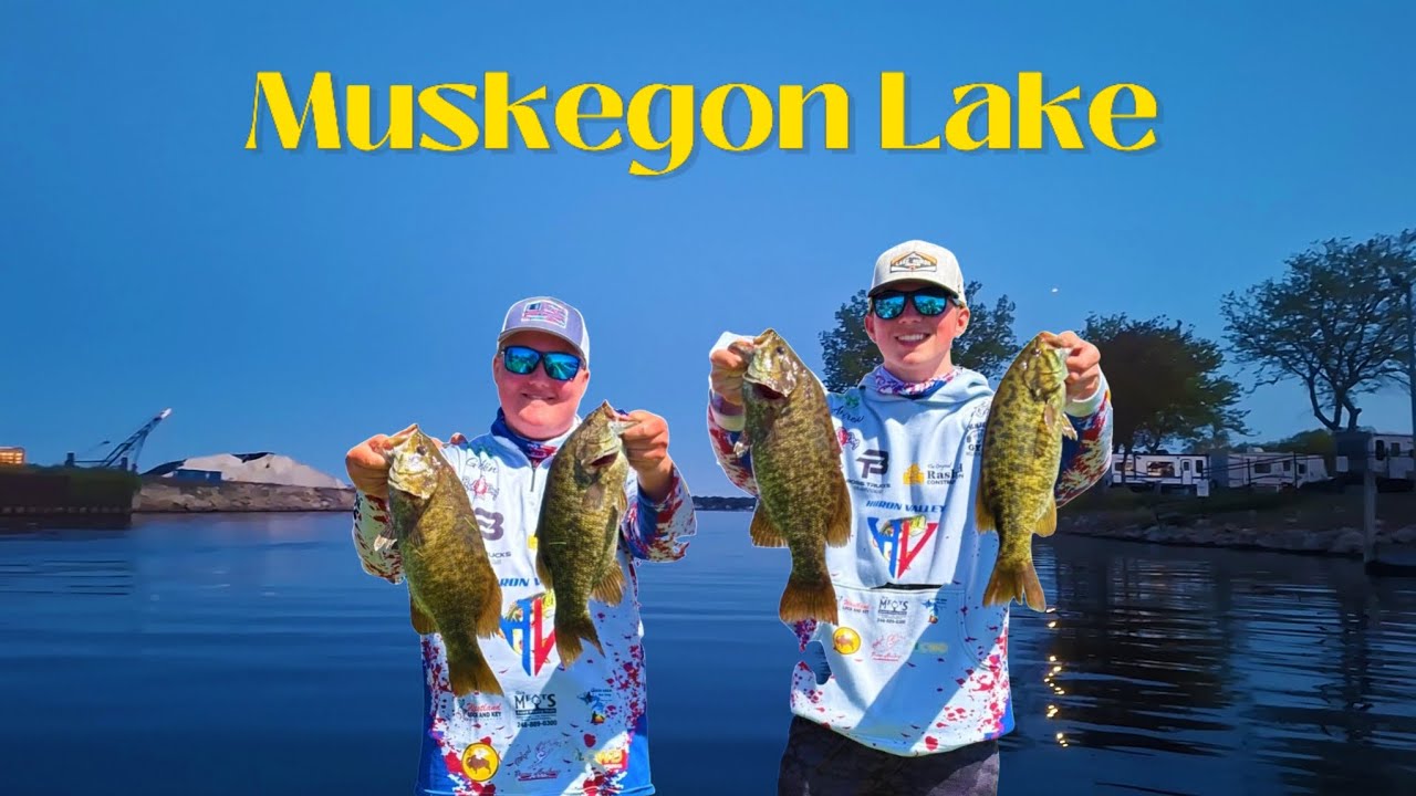 Muskegon Lake Bass Fishing! *BIG SMALLIES*