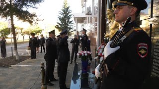 Сотрудники МВД по КЧР почтили память коллег, погибших при выполнении служебного долга