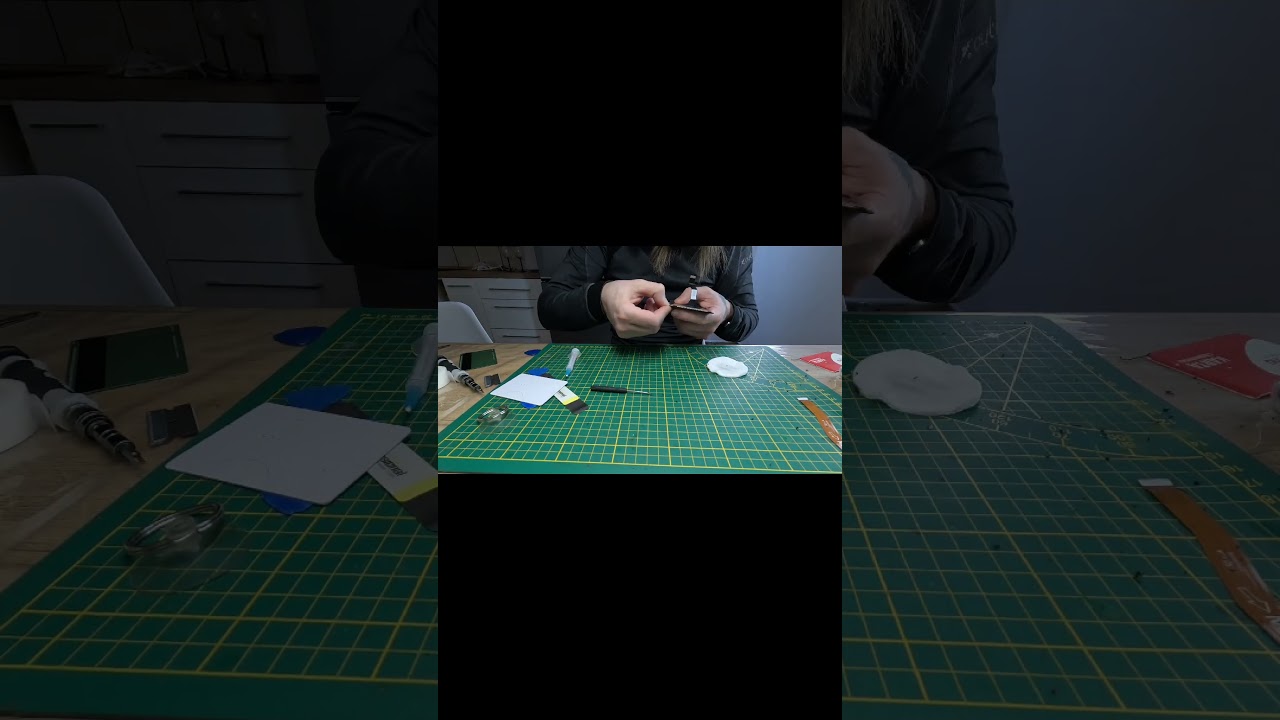 Отклеелся экран.