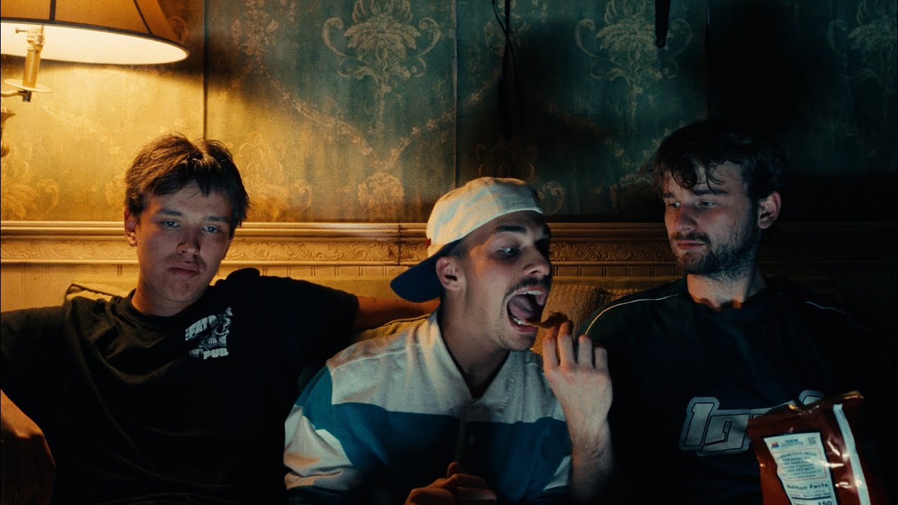 Ver One Way Streets - Stranger (Official Music Video) no YouTube Ver One Way Streets - Stranger (Official Music Video) no YouTube