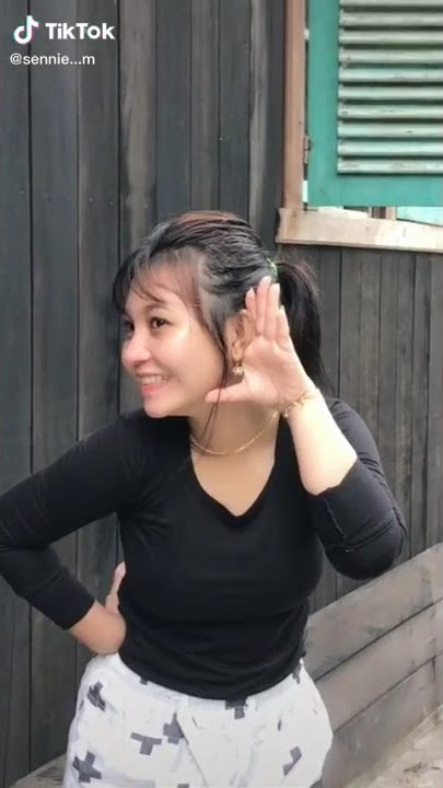 gadis sumatra unjuk kebolehan pamerin body dan skil goyangan yg sedappp