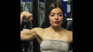 Model Huge Biceps 484.