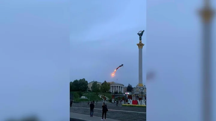 Crowd cheering as drone shot down over central Kyiv | AFP - DayDayNews