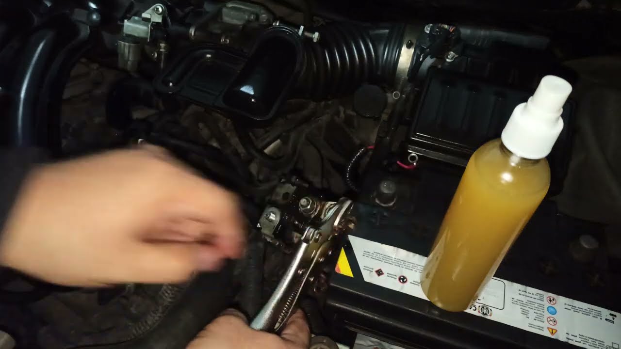 Como hacer AFLOJA TODO CASERO para aflojar tuercas y tornillos que estan muy apretados y oxidados