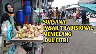 Suasana Pasar Tradisional Menjelang Idul Fitri
