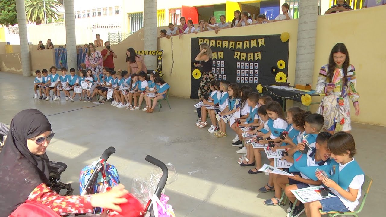 Los alumnos de Infantil A y B del 'Santa Amelia', emocionados por su graduación