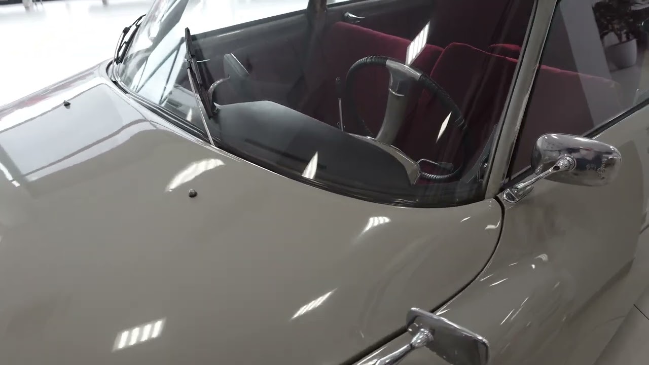 Citroen Ds ретро автомобиль. Автомобиль бизнес-класса. Авангардный дизайн. Ситроен DS - Легенда