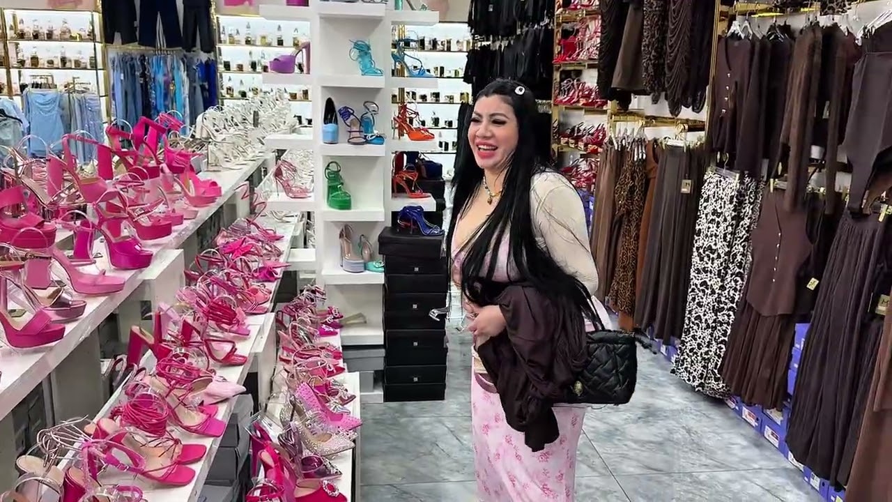 La bonita y la cuñada Chencha fuimos de compras a la tienda puchunguis en el Desert Sky Mall 